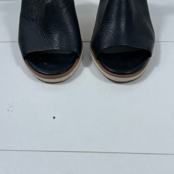 I State Genna Black Leather Upper Wedged Sandals - Picture 10 of 17